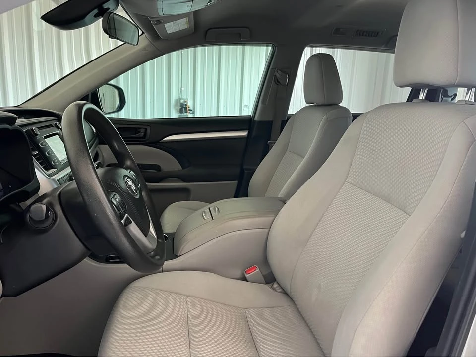 2019 Toyota Highlander - Image 8 of 10