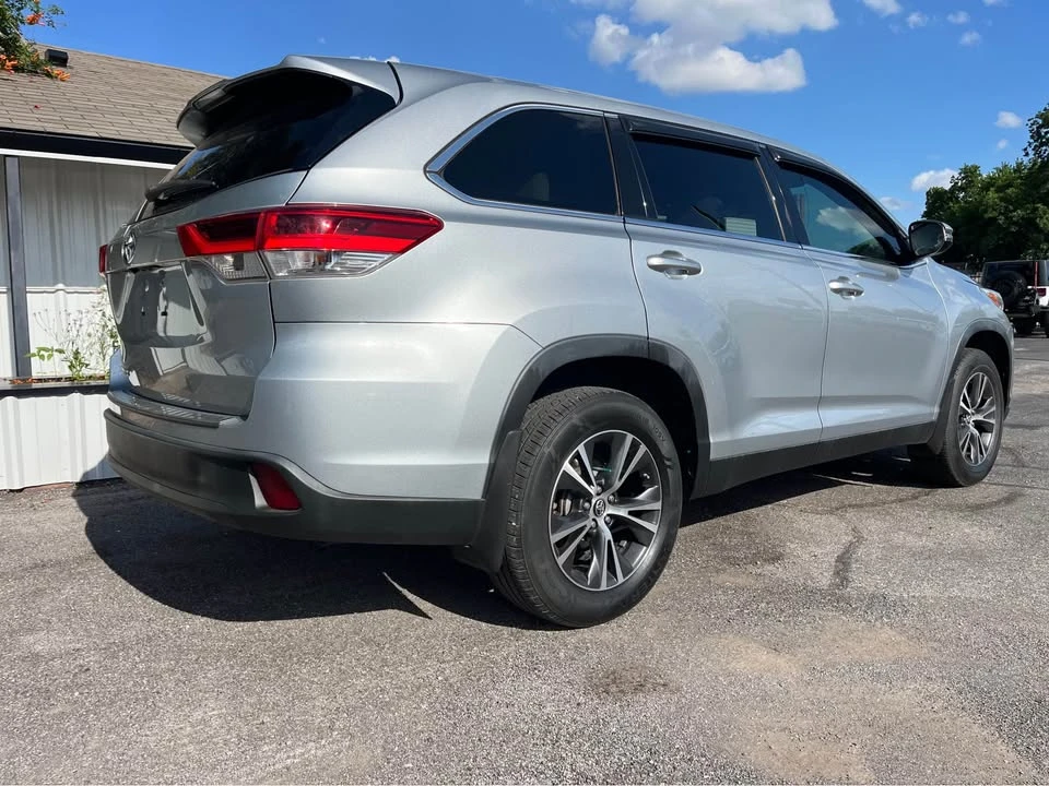 2019 Toyota Highlander - Image 7 of 10