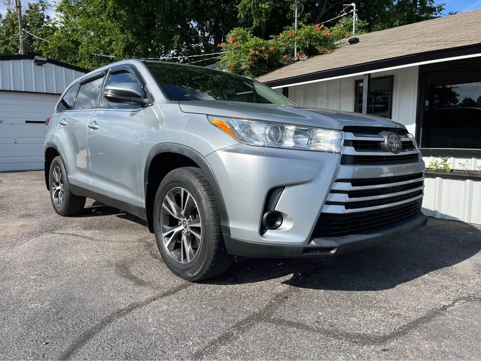2019 Toyota Highlander - Image 6 of 10