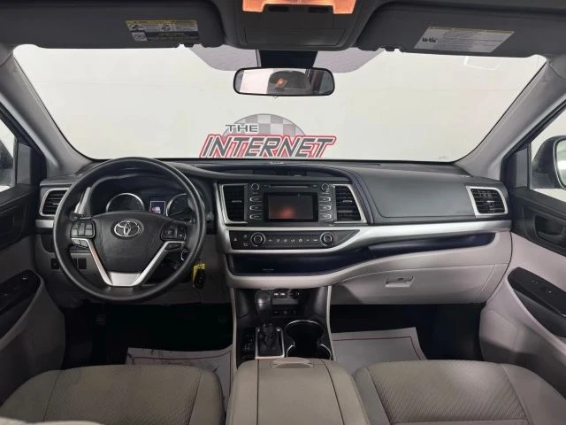 2019 Toyota Highlander - Image 11 of 12
