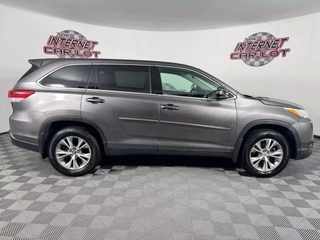 2019 Toyota Highlander - Image 8 of 12