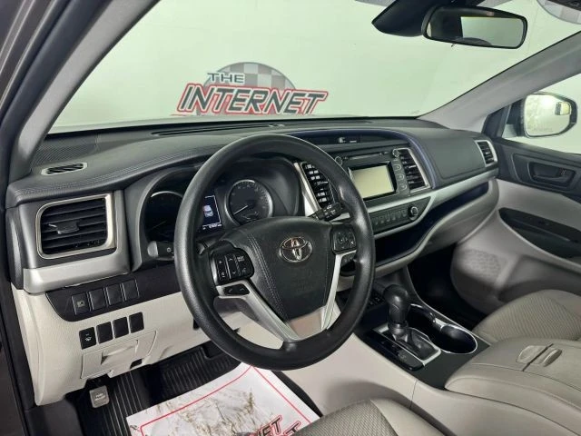 2019 Toyota Highlander - Image 10 of 12