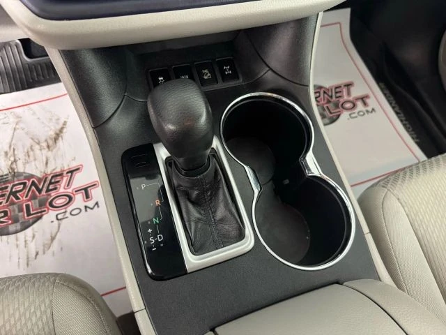 2019 Toyota Highlander - Image 20 of 21