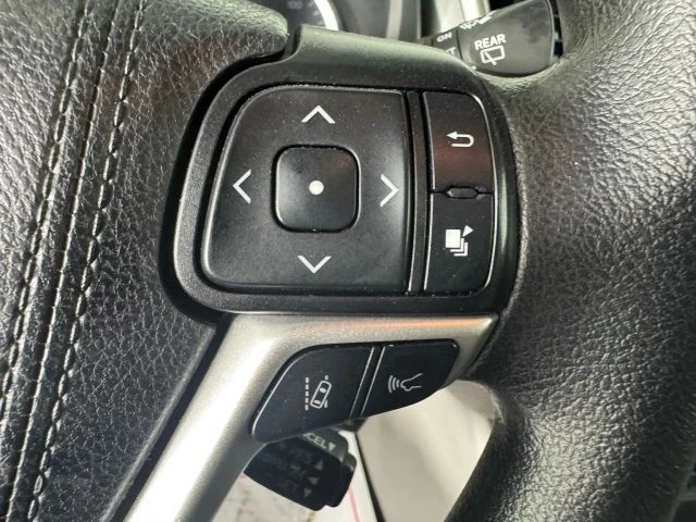 2019 Toyota Highlander - Image 17 of 21