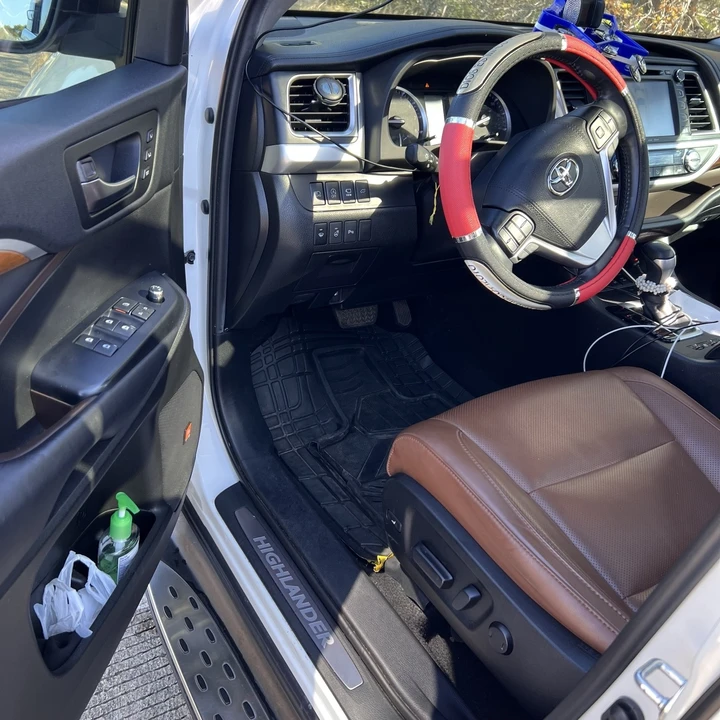 2019 Toyota Highlander - Image 15 of 19