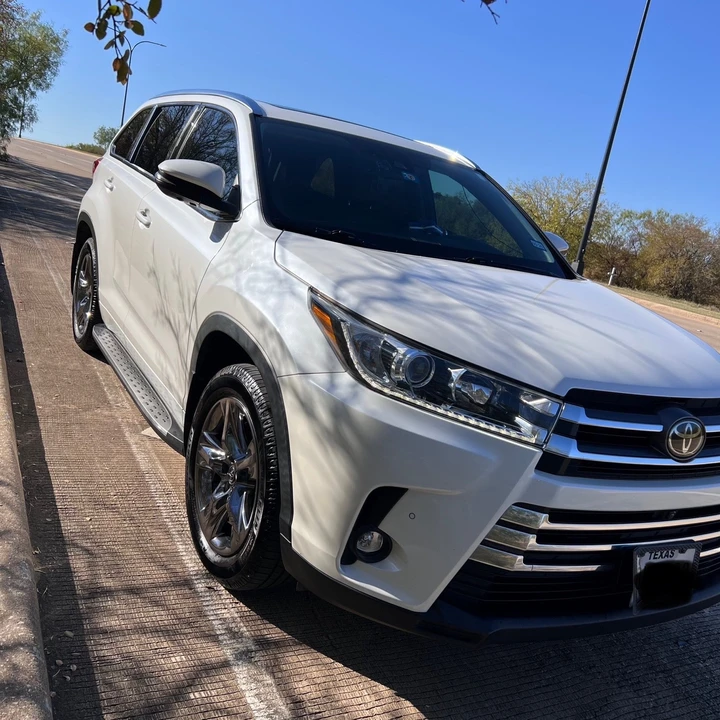 2019 Toyota Highlander - Image 2 of 19