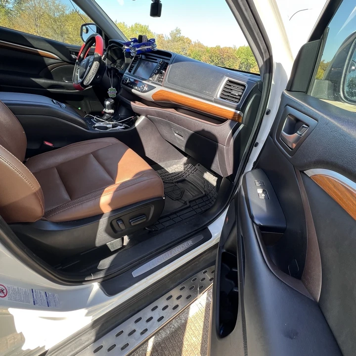 2019 Toyota Highlander - Image 17 of 19