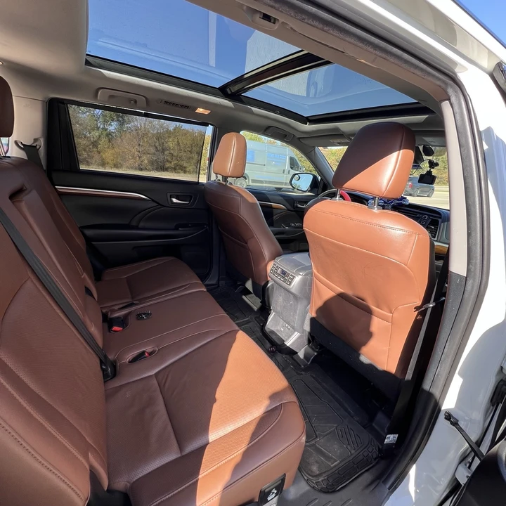 2019 Toyota Highlander - Image 12 of 19