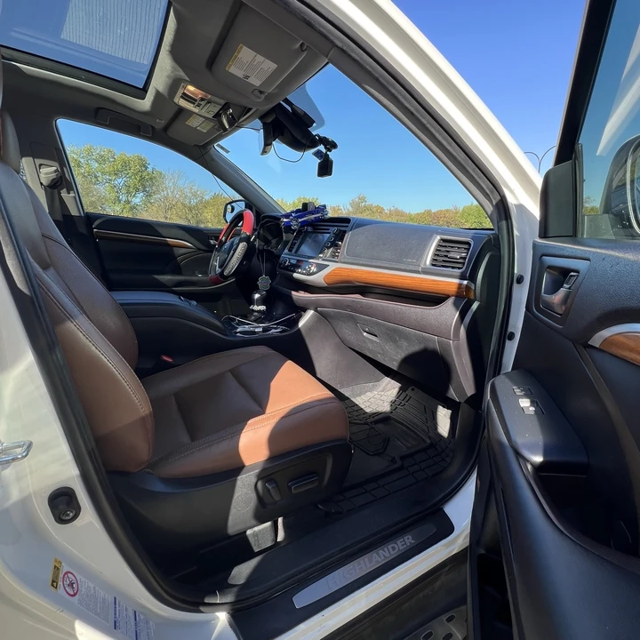 2019 Toyota Highlander - Image 18 of 19