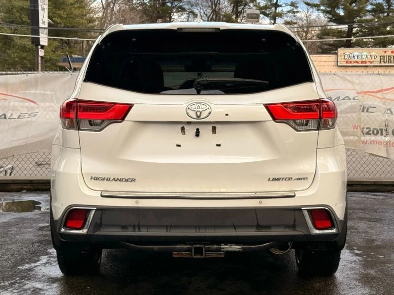 2019 Toyota Highlander - Image 10 of 12