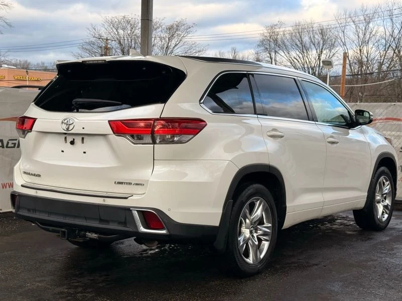 2019 Toyota Highlander - Image 9 of 12