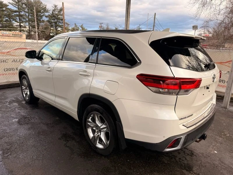 2019 Toyota Highlander - Image 12 of 12