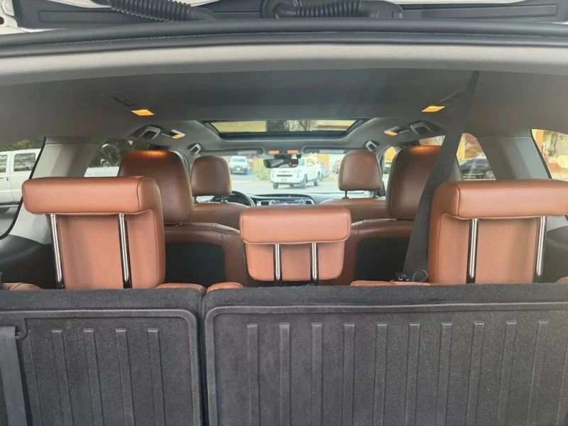 2019 Toyota Highlander - Image 7 of 12