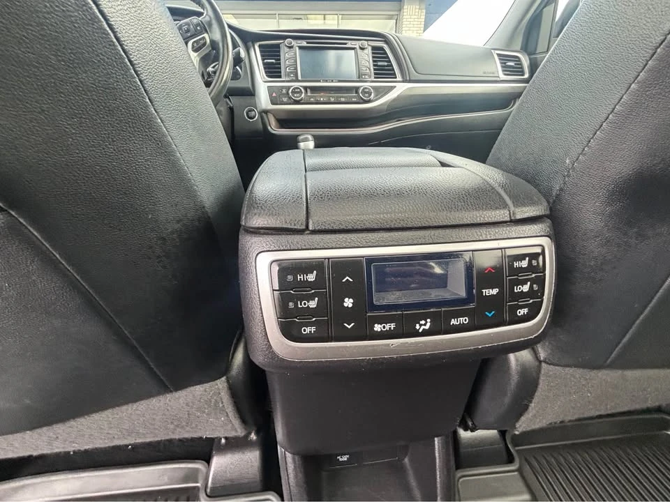 2019 Toyota Highlander - Image 8 of 16