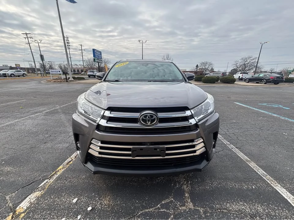 2019 Toyota Highlander - Image 2 of 16