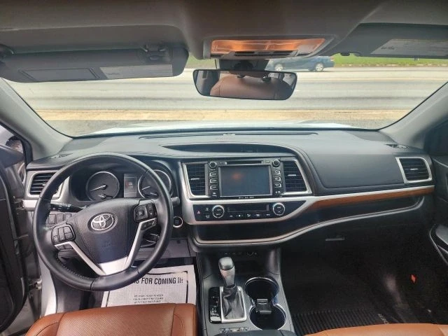 2019 Toyota Highlander - Image 2 of 4