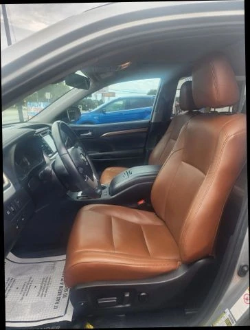 2019 Toyota Highlander - Image 3 of 4