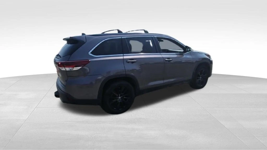 2019 Toyota Highlander - Image 8 of 12