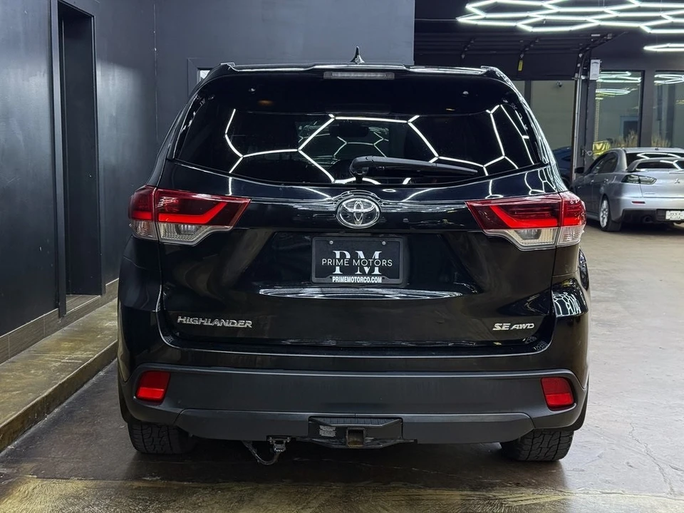 2019 Toyota Highlander - Image 8 of 12