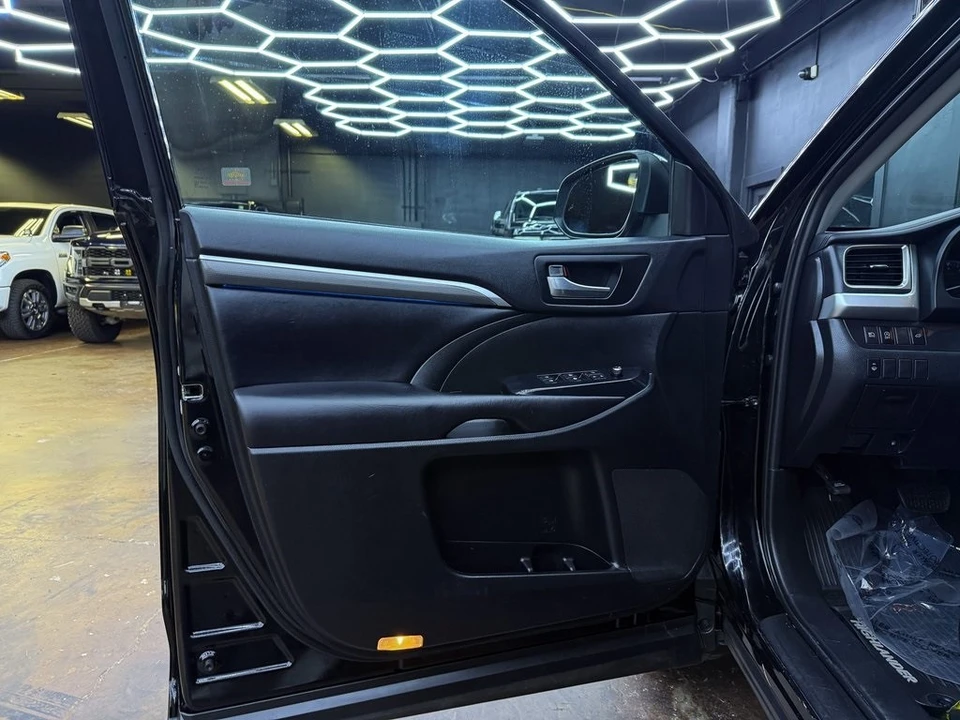 2019 Toyota Highlander - Image 12 of 12