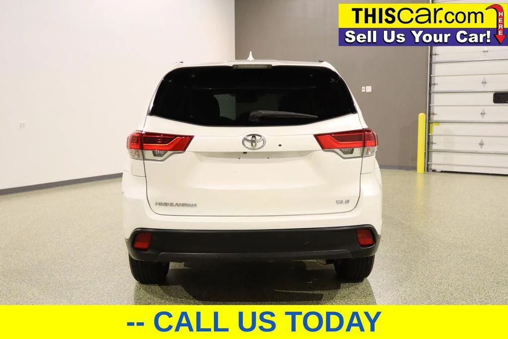 2019 Toyota Highlander - Image 8 of 12