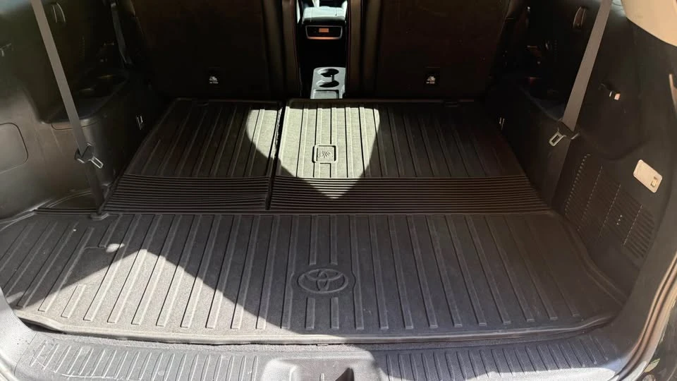 2019 Toyota Highlander - Image 14 of 21