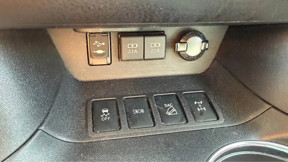 2019 Toyota Highlander - Image 16 of 21