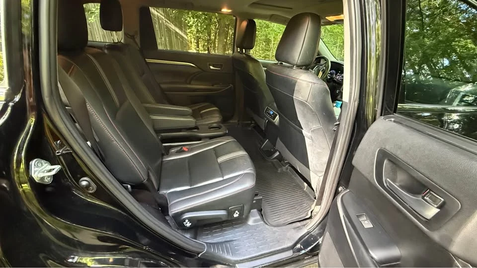 2019 Toyota Highlander - Image 11 of 21