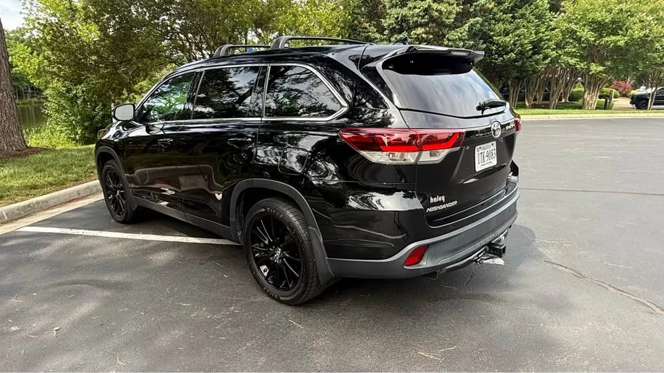 2019 Toyota Highlander - Image 2 of 21