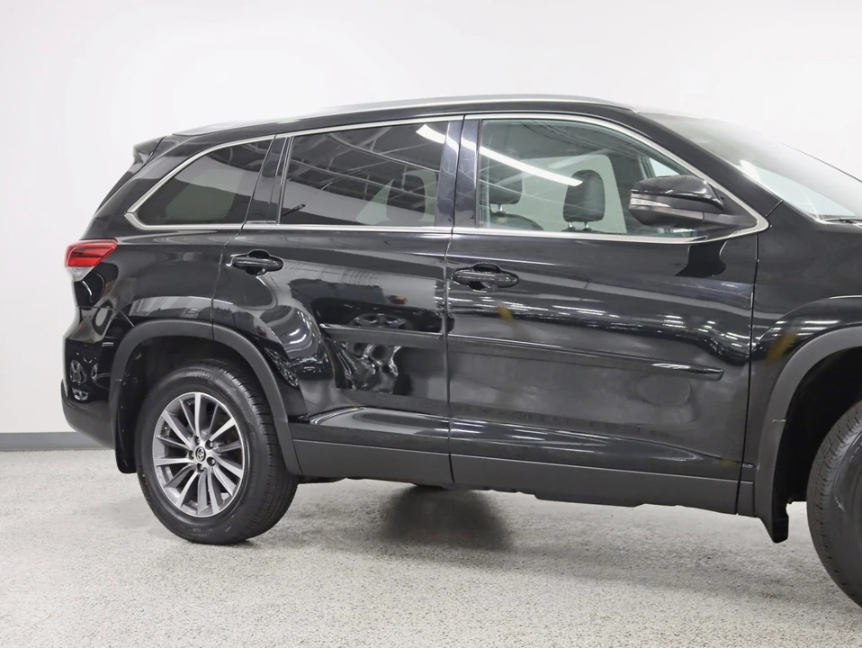 2019 Toyota Highlander - Image 3 of 12