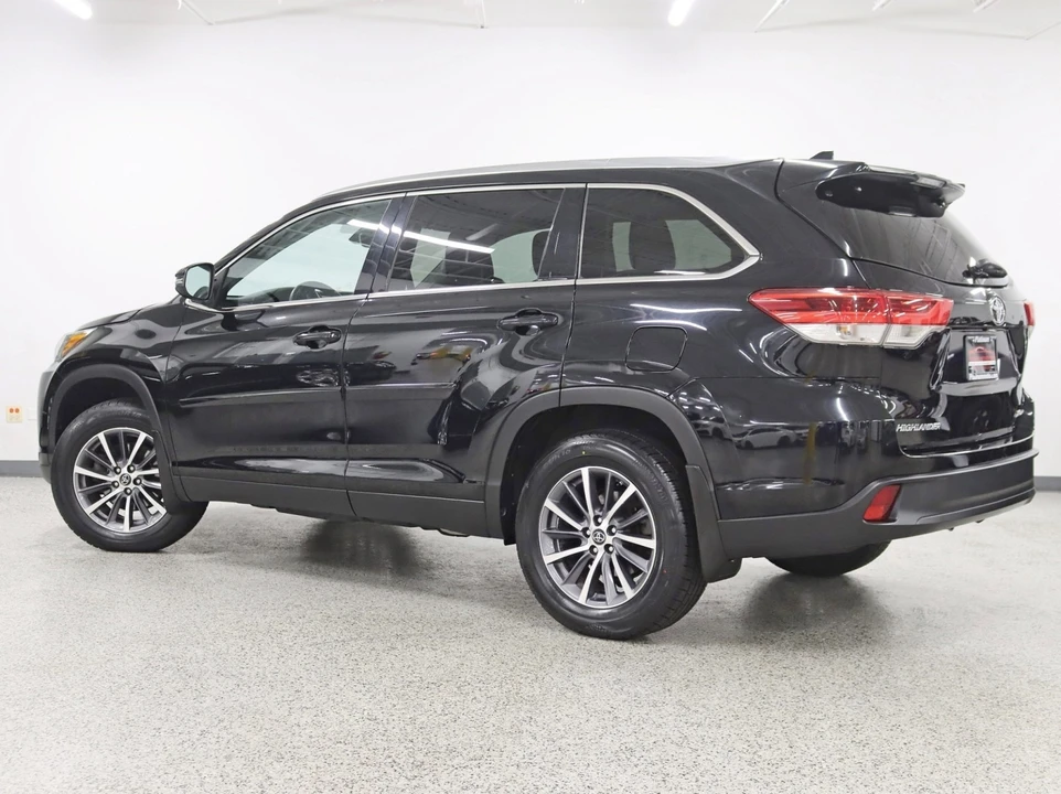 2019 Toyota Highlander - Image 9 of 12