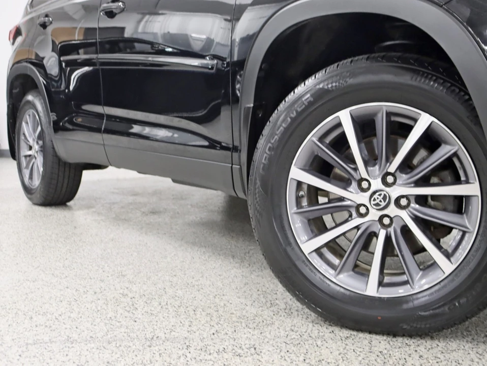 2019 Toyota Highlander - Image 4 of 12