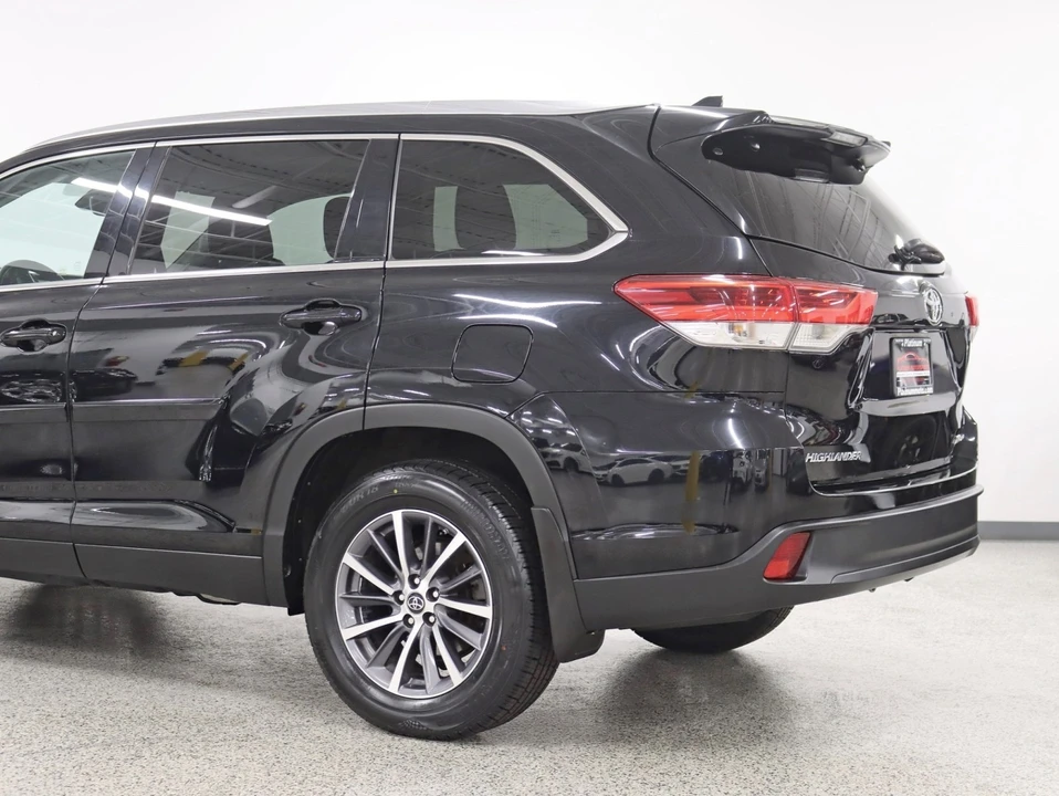 2019 Toyota Highlander - Image 10 of 12