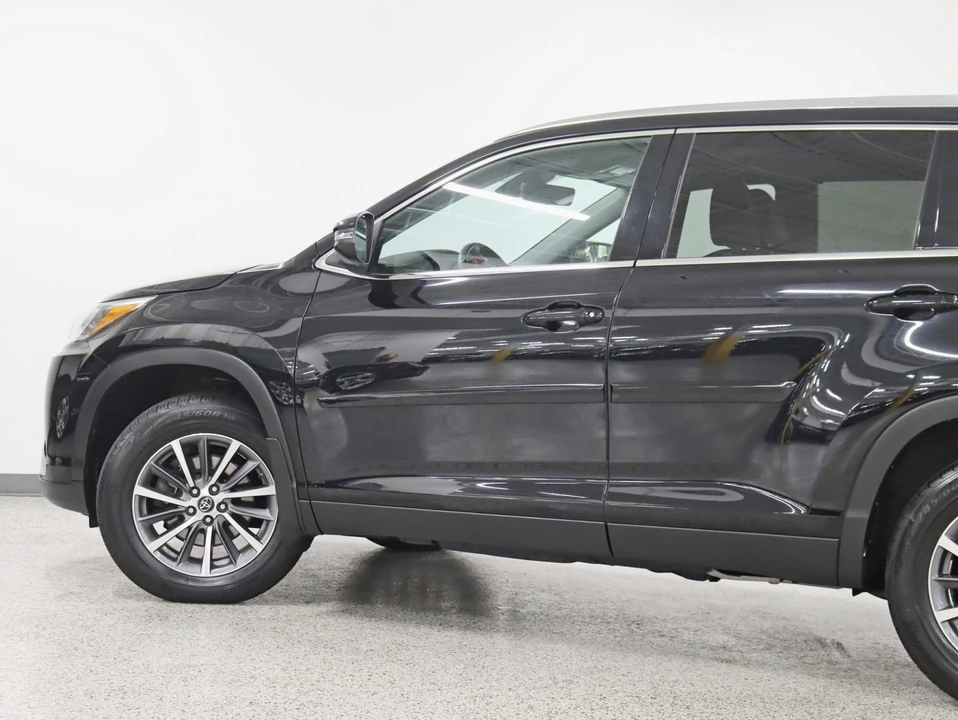 2019 Toyota Highlander - Image 11 of 12