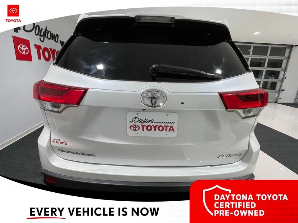 2019 Toyota Highlander - Image 11 of 12