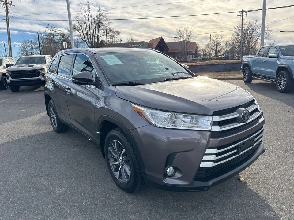 2019 Toyota Highlander - Image 7 of 12