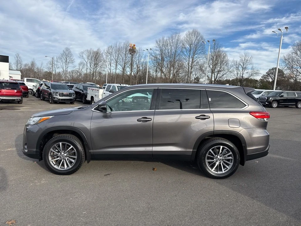2019 Toyota Highlander - Image 2 of 12