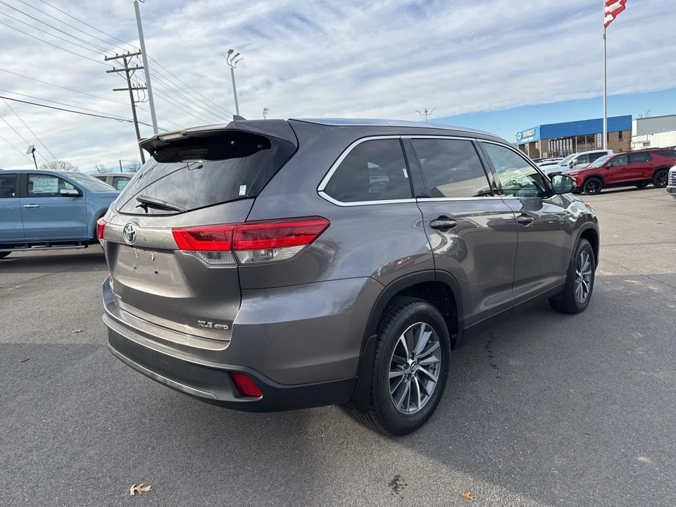 2019 Toyota Highlander - Image 5 of 12