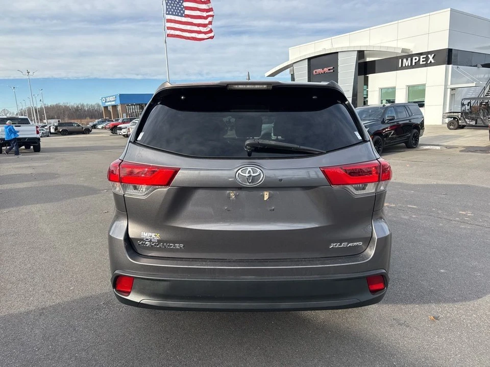 2019 Toyota Highlander - Image 4 of 12