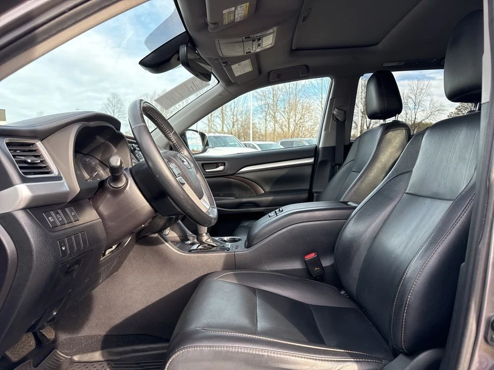 2019 Toyota Highlander - Image 9 of 12