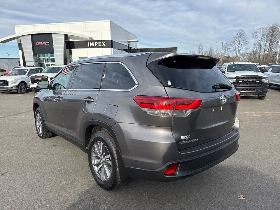 2019 Toyota Highlander - Image 3 of 12