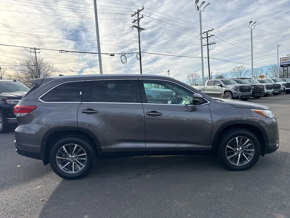 2019 Toyota Highlander - Image 6 of 12
