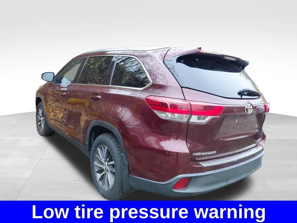 2019 Toyota Highlander - Image 10 of 12