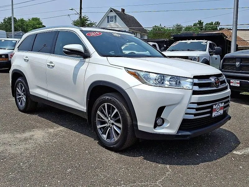 2019 Toyota Highlander - Image 2 of 12
