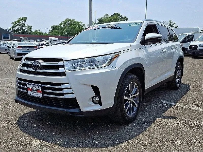 2019 Toyota Highlander - Image 4 of 12