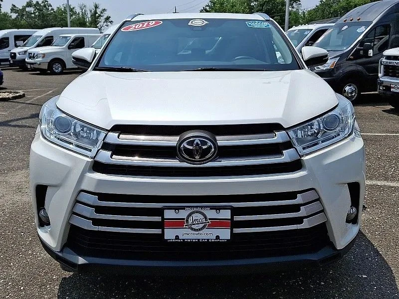 2019 Toyota Highlander - Image 3 of 12