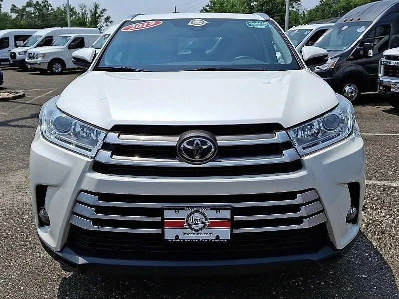 2019 Toyota Highlander - Image 3 of 12