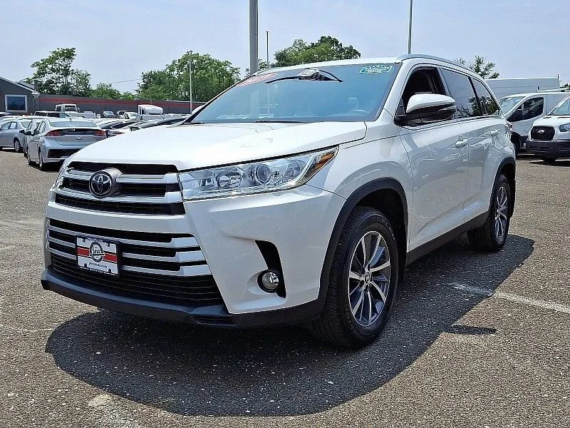 2019 Toyota Highlander - Image 4 of 12