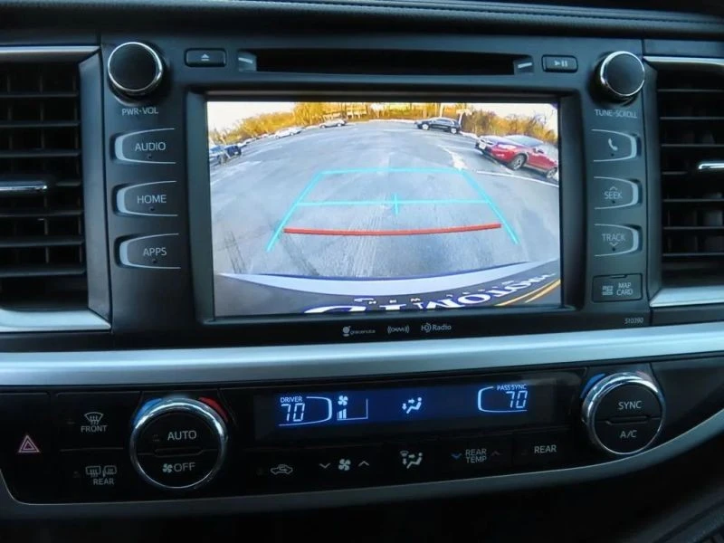 2019 Toyota Highlander - Image 8 of 12