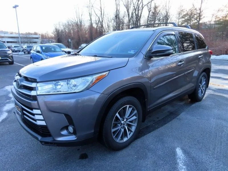 2019 Toyota Highlander - Image 4 of 12